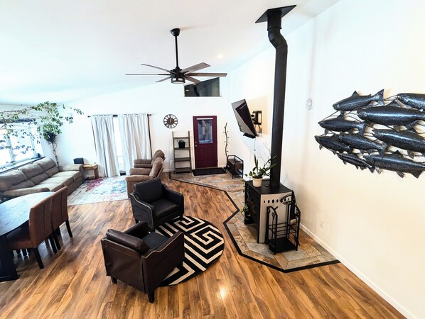 Smart TV, stereo - Secluded modern house minutes from town with direct tundra and bike path access. (Dillingham)