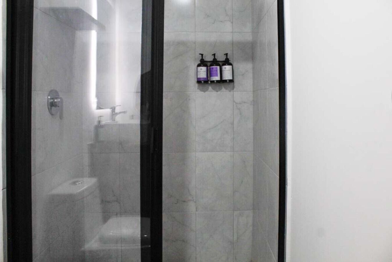 Sèche-cheveux, serviettes fournies