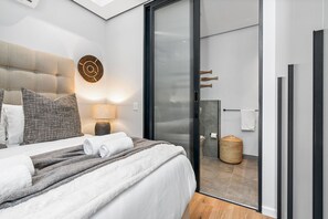 Free WiFi, bed sheets - Alto Livello 304 - One Bedroom Apartment, Sleeps 2 (Cape Town)