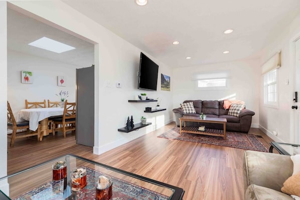 TV, offices, printers - Millcreek Basecamp - Pet friendly and Convenient! (Salt Lake City)