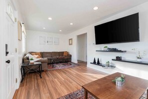 TV, offices, printers - Millcreek Basecamp - Pet friendly and Convenient! (Salt Lake City)