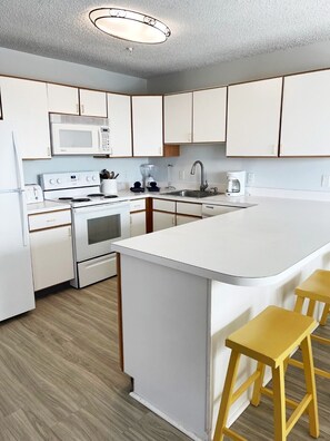 Condo, 2 Bedrooms, Balcony | Private kitchen