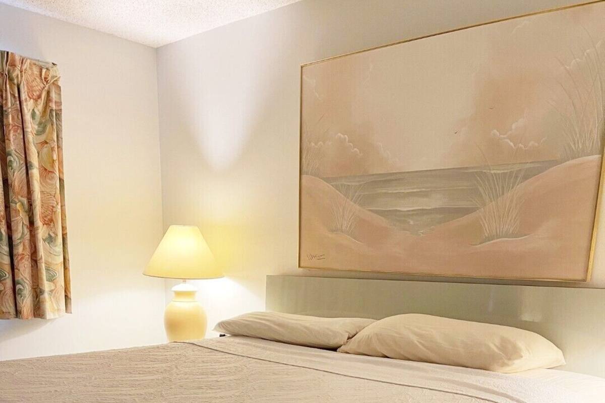 Condo, 2 phòng ngủ, ban công | Khu vực làm việc phù hợp cho laptop