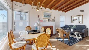 House (4 Bedrooms) | Interior - Oceanfront Atelier by Avantstay Beachfront Balboa Peninsula Escape (Newport Beach)