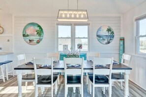 Dining - Water Views! Indoor Jacuzzi, Stunning Sunrises! Spacious 4 bed 2 bath. (Kill Devil Hills)
