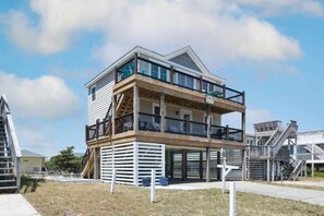 Exterior - Water Views! Indoor Jacuzzi, Stunning Sunrises! Spacious 4 bed 2 bath. (Kill Devil Hills)