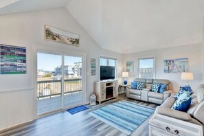 Living area - Water Views! Indoor Jacuzzi, Stunning Sunrises! Spacious 4 bed 2 bath. (Kill Devil Hills)