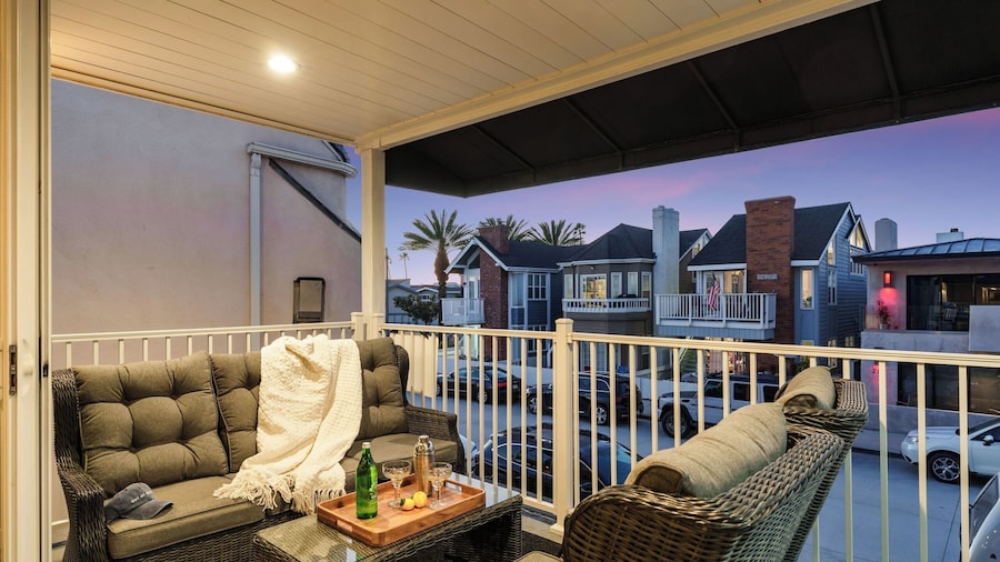 Seabright Sky by Avantstay Top-floor West Newport Retreat Balcony Near Beach + Cafes