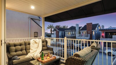 Seabright Sky by Avantstay Top-floor West Newport Retreat Balcony Near Beach + Cafes