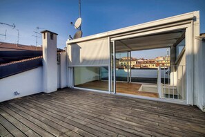 Terrace/patio - w* | Stunning Apt w/ Private Terrace & Views (Milano)