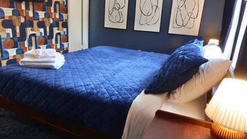 Iron/ironing board, travel crib, WiFi, bed sheets