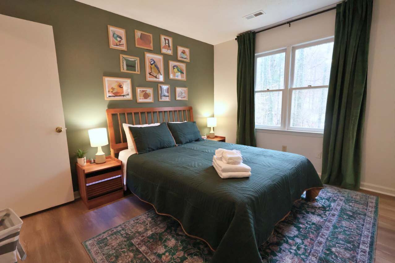 Iron/ironing board, travel crib, WiFi, bed sheets