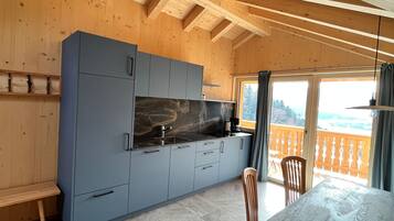 Réfrigérateur, micro-ondes, plaque de cuisson, lave-vaisselle