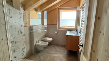 Bruser, hårtørrer, håndklæder