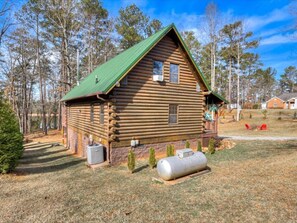 Exterior - Cozy Lakefront Cabin on Buckhead Drive! (Tignall)