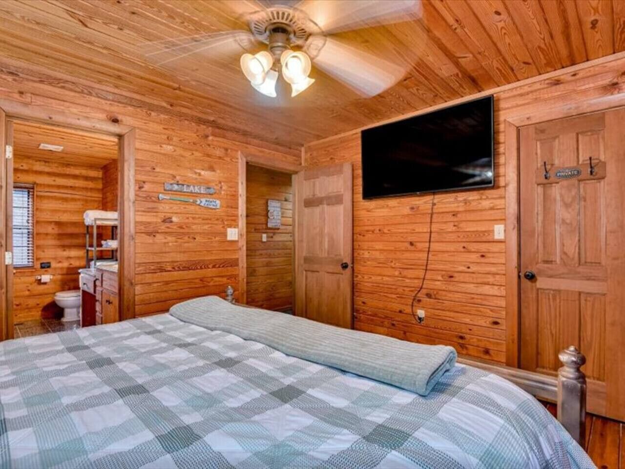 4 bedrooms, free WiFi, bed sheets