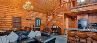 Cozy Lakefront Cabin on Buckhead Drive!