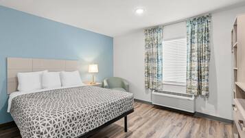 Suite, 1 Queen Bed, Non Smoking