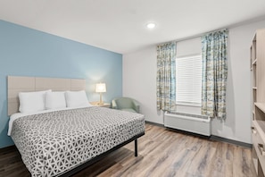 Suite, 1 Queen Bed, Non Smoking