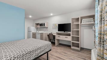 Desk, laptop workspace, iron/ironing board, WiFi (free)