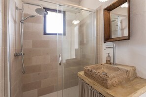 Shower, bidet, towels - Dimora Maria Camera 1 - Salento Reservation (Pacci)