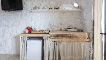 Fridge, stovetop, coffee/tea maker, cookware/dishes/utensils