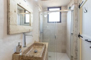 Dusche, Bidet, Handtücher