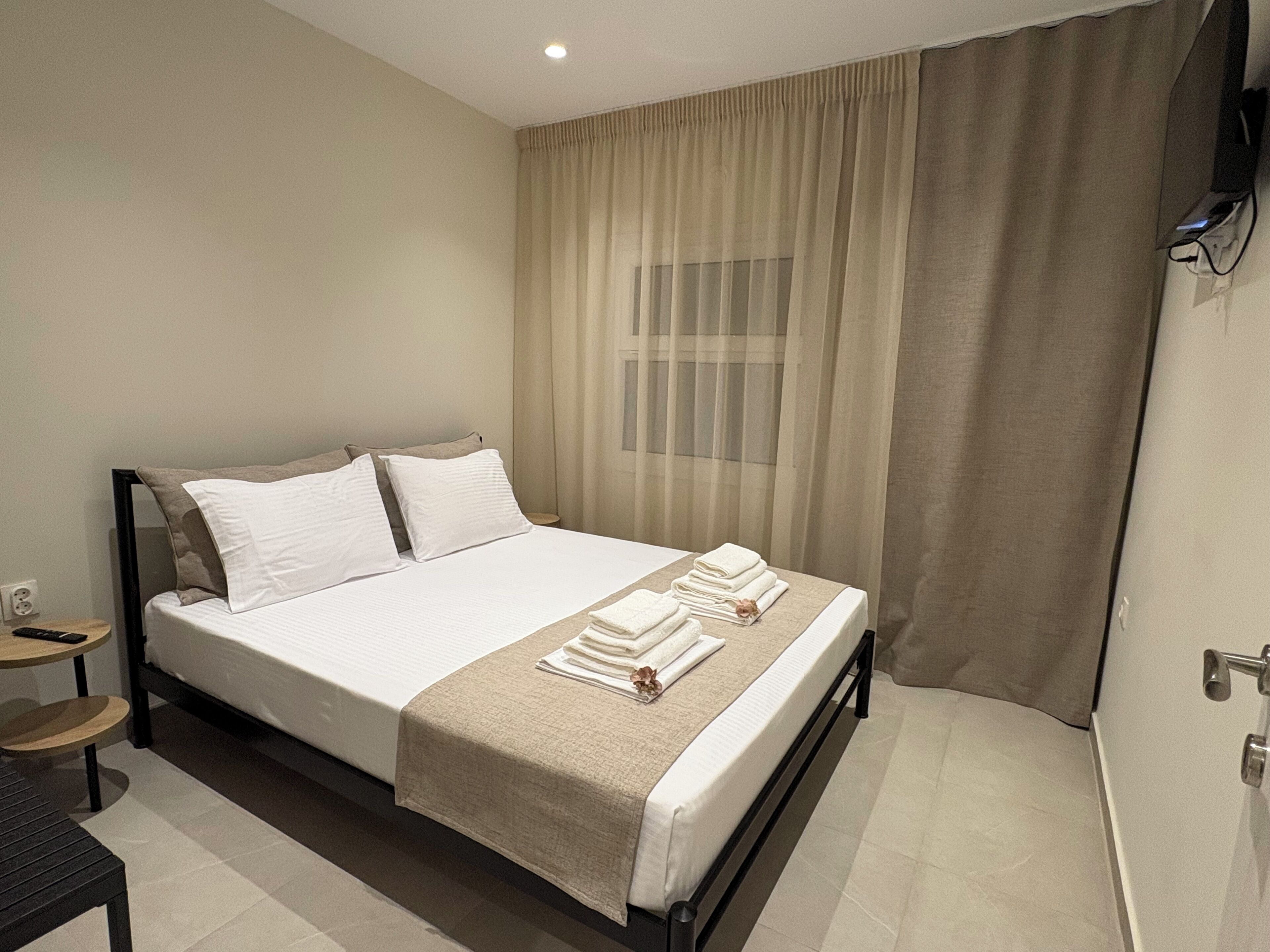 2 quartos, ferros/tábuas de passar roupa, Wi-Fi, roupa de cama