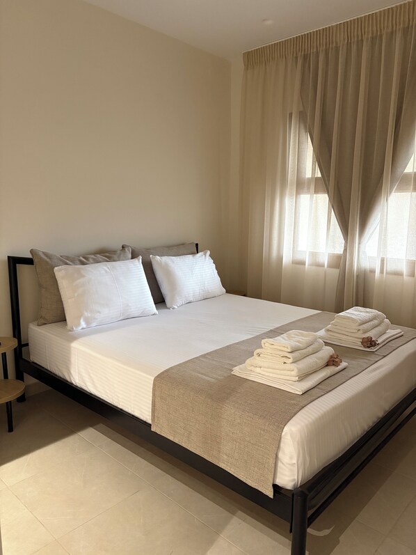 2 bedrooms, iron/ironing board, WiFi, bed sheets