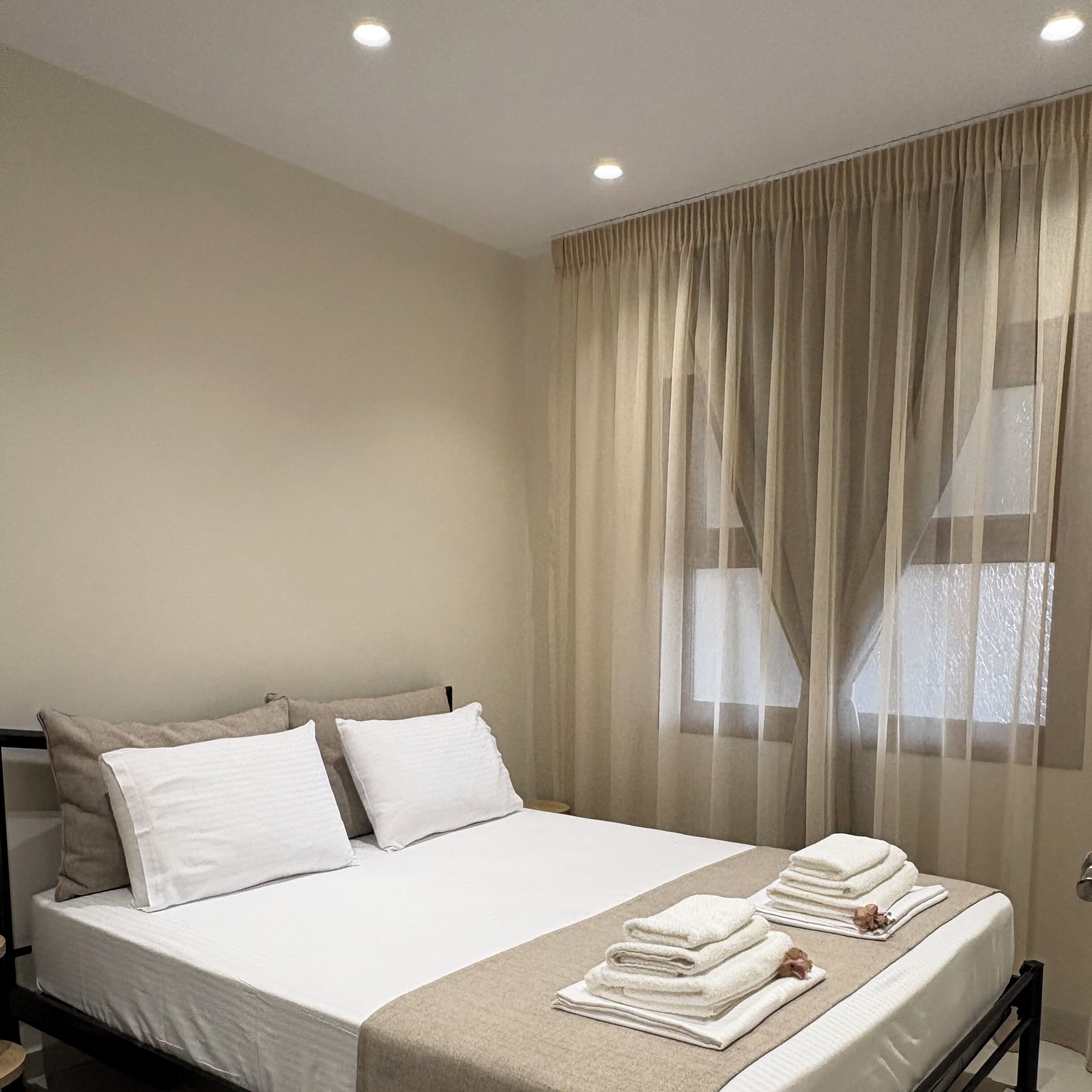 2 dormitorios, tabla de planchar con plancha, wifi y ropa de cama