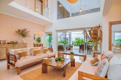 Luxury Tropical Villa Punta Cana: Private Pool, Jacuzzi, Family Friendly, Beach