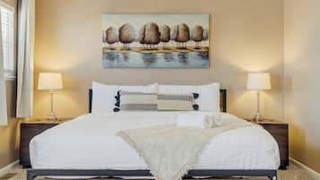 Ferros/tábuas de passar roupa, berço de viagem, Wi-Fi, roupa de cama