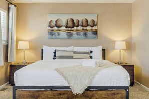 Ferros/tábuas de passar roupa, berço de viagem, Wi-Fi, roupa de cama