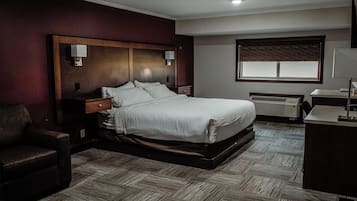 Superior penthouse, 1 kingsize bed met slaapbank, keuken, uitzicht op de stad | Een bureau, een laptopwerkplek, verduisterende gordijnen, gratis wifi