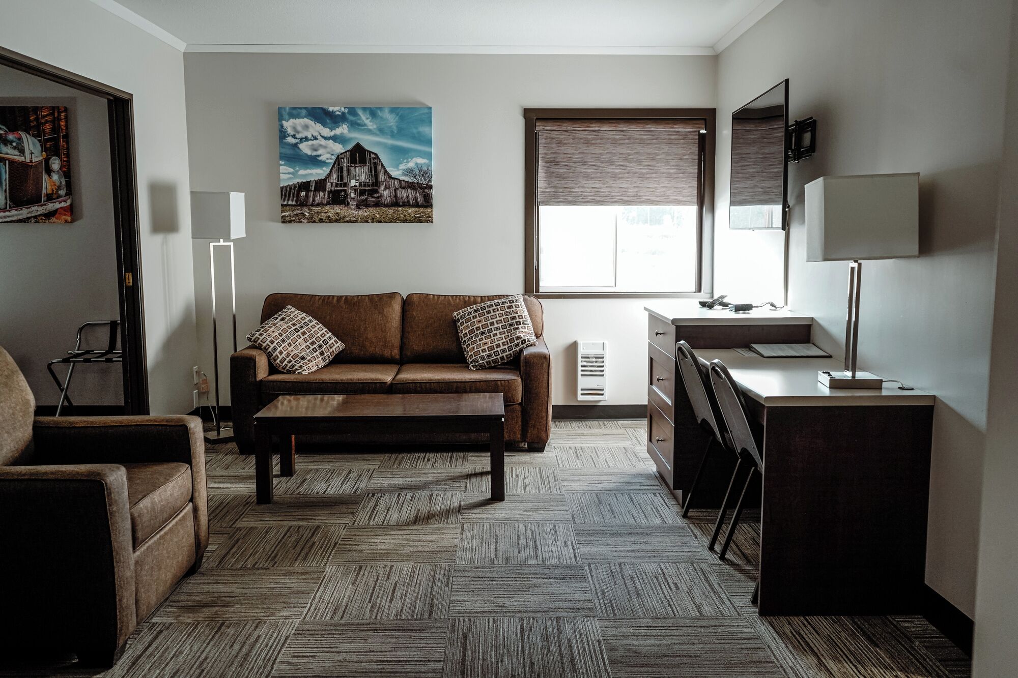 Superior Suite, 1 King Bed with Sofa bed, Housekeeping, City View | Living area