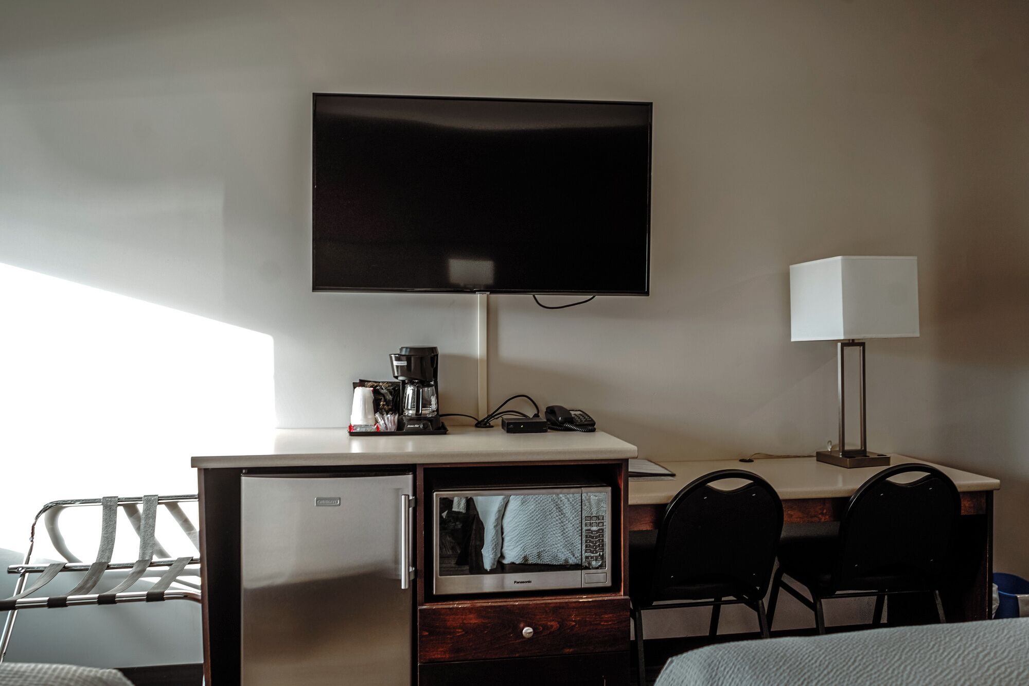 Standardzimmer, 2 Queen-Betten, Stadtblick | Schreibtisch, laptopgeeigneter Arbeitsplatz, Verdunkelungsvorhänge