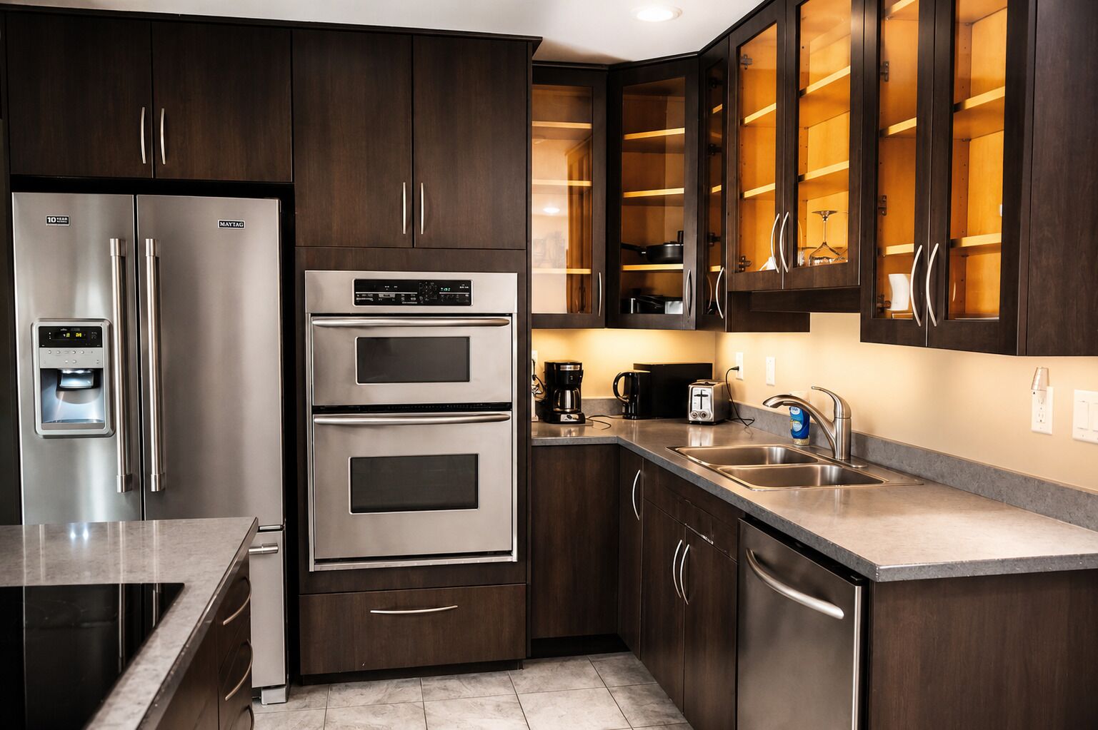 Superior Penthouse, 1 King Bed with Sofa bed, Kitchen, City View | Private kitchen | Mini-fridge, microwave