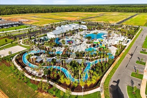 5 Bedrooms/ 4.5 Bathrooms/ Windsor Cay (16189 PF)