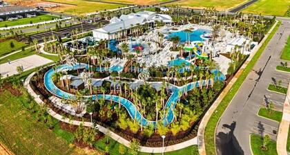 5 Bedrooms/ 4.5 Bathrooms/ Windsor Cay (16189 PF)