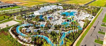 5 Bedrooms/ 4.5 Bathrooms/ Windsor Cay (16189 PF)