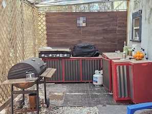 Terrace/patio - Soothing 1-bedroom cabin with AC in charming Crystal River (Crystal River)