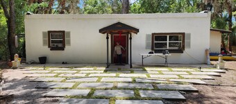 Soothing 1-bedroom cabin with AC in charming Crystal River