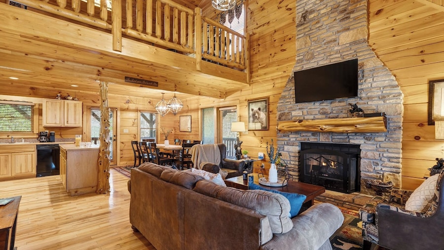 Timber Ridge Hideaway by Avantstay Private Cabin, Hot Tub, Game Room Near Dollywood