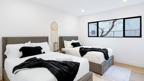 House (4 Bedrooms) | Interior - Royal Woods Retreat by Avantstay Modern Sherman Oaks Escape Private Pool + Lounge Near Ventura Boulevard (Sherman Oaks)