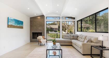 Royal Woods Retreat by Avantstay Modern Sherman Oaks Escape Private Pool + Lounge Near Ventura Boulevard