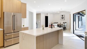 House (4 Bedrooms) | Interior - Royal Woods Retreat by Avantstay Modern Sherman Oaks Escape Private Pool + Lounge Near Ventura Boulevard (Sherman Oaks)