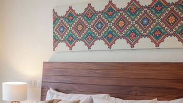 Iron/ironing board, bed sheets