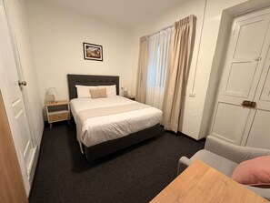 Desk, laptop workspace, free WiFi - HOTEL ALTARA SELECT  (Arequipa)