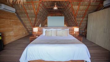 Tabla de planchar con plancha, wifi gratis, ropa de cama
