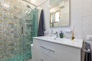 Shower, hair dryer, bidet, towels - Sweet Dream Apartment 15 min to Venice · Bus 24/7 (Venezia)
